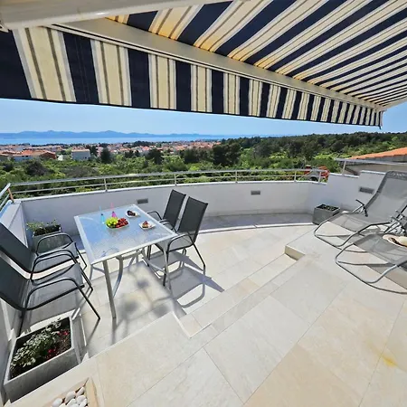 Magic Blue Sky Daire *